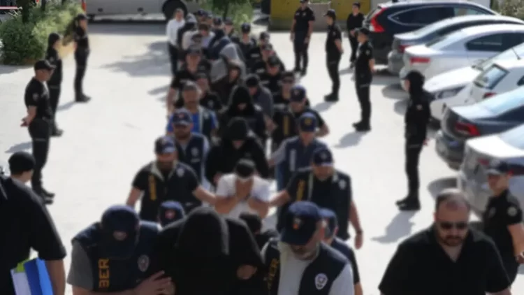 Altyapı değişecek bahanesiyle 116 milyon liralık dolandırıcılık iddiası Altyapı değişecek bahanesiyle 116 milyon liralık dolandırıcılık iddiası...