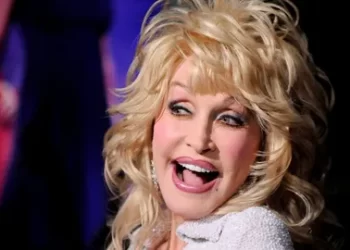 Country müziğin efsanesi Dolly Parton 80 yaşında hayatını kaybetti