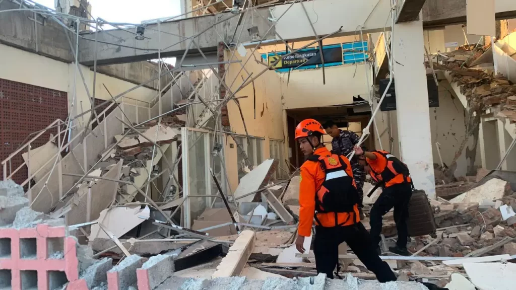 Endonezya'da 7,7 büyüklüğünde deprem: Tsunami uyarısı yapıldı endonezya deprem habermeydan