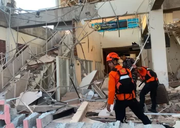 Endonezya'da 7,7 büyüklüğünde deprem: Tsunami uyarısı yapıldı Endonezya’da 7,7 büyüklüğünde deprem: Tsunami uyarısı yapıldı