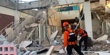 Endonezya'da 7,7 büyüklüğünde deprem: Tsunami uyarısı yapıldı Endonezya’da 7,7 büyüklüğünde deprem: Tsunami uyarısı yapıldı
