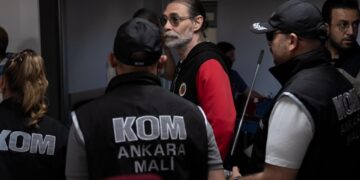 Erdal Beşikçioğlu'nun esrar testinin pozitif çıktı Erdal Beşikçioğlu’nun esrar testinin pozitif çıktı