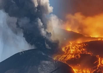 Etna Yanardağı yeniden patladı: Katanya Havalimanı’nda uçuşlar askıya alındı