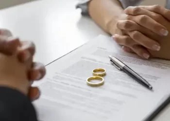 AYM’den evlilik sonrası kadınların nüfus kaydına ilişkin önemli karar