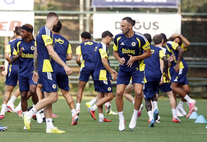 Fenerbahçe'de Sturm Graz Maçı Mesaisi Sürüyor: Hedef Tur! fenerbahcede sturm graz maci mesaisi suruyor hedef tur habermeydan