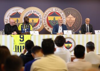 Fenerbahçe'den, Dünya Yıldızı Lukaku İçin Görkemli İmza Töreni! Fenerbahçe’den, Dünya Yıldızı Lukaku İçin Görkemli İmza Töreni!