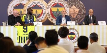 Fenerbahçe'den, Dünya Yıldızı Lukaku İçin Görkemli İmza Töreni! Fenerbahçe’den, Dünya Yıldızı Lukaku İçin Görkemli İmza Töreni!