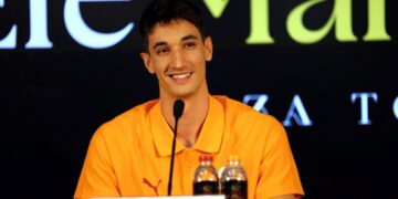 Galatasaray, Efe Mandıracı için imza töreni düzenledi! Galatasaray, Efe Mandıracı için imza töreni düzenledi!