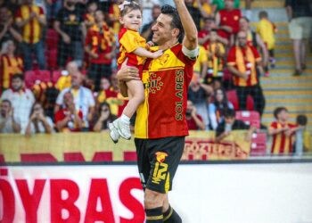 İsmail Köybaşı Veda Etti: Göztepe, Trabzonspor'u 2-1 Mağlup Etti İsmail Köybaşı Veda Etti: Göztepe, Trabzonspor’u 2-1 Mağlup Etti
