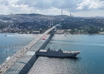 30 Ağustos’ta İstanbul Boğazı’nda görkemli geçiş 30 Ağustos’ta İstanbul Boğazı’nda görkemli geçiş