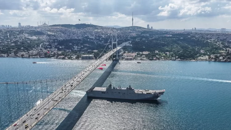 30 Ağustos’ta İstanbul Boğazı’nda görkemli geçiş 30 Ağustos’ta İstanbul Boğazı’nda görkemli geçiş...