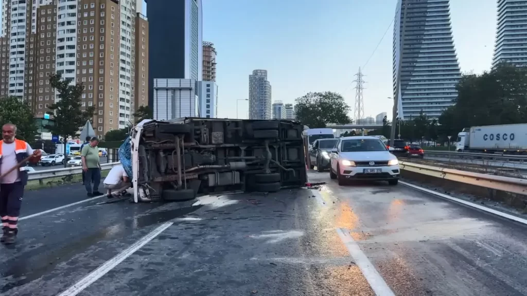İstanbul'da 11 aracın karıştığı zincirleme kaza: Çok sayıda kişi yaralandı istanbul zincirleme kaza habermeydan