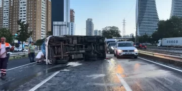 İstanbul’da 11 aracın karıştığı zincirleme kaza: Çok sayıda kişi yaralandı