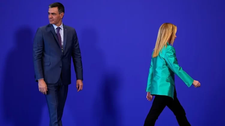 İtalya-İspanya arasında göç krizi büyüyor! Madrid'den Roma'ya misilleme İtalya'nın Sebte'de yaşanan göç krizi sonrası İspanya'dan gelenlere sınır kontrolü başlatması iki ülke arasında krize yol açtı.