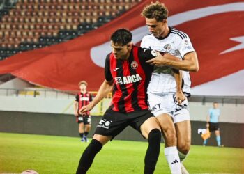 Kasımpaşa, Çorum'da 1 attı 3 aldı! Kasımpaşa, Çorum’da 1 attı 3 aldı!