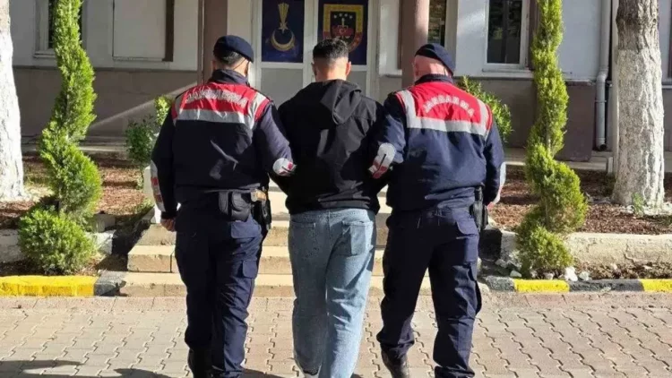 Muş'ta, 4 Yıl Hapis Cezası Bulunan Hırsızlık Hükümlüsü Yakalandı! musta 4 yil hapis cezasi bulunan hirsizlik hukumlusu yakalandi habermeydan