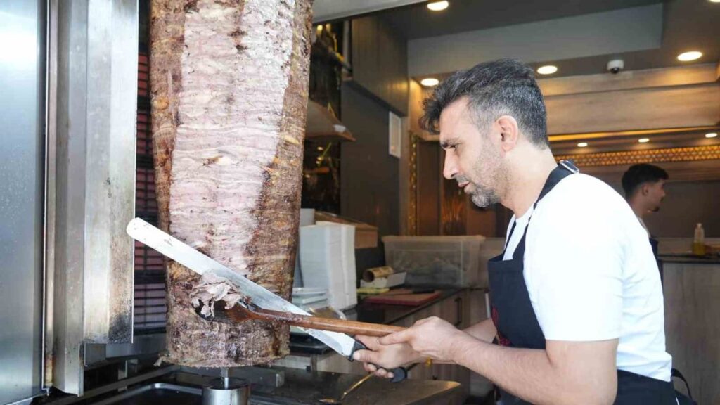 Muş'ta, Döner Ustalarının Zorlu Yaz Mesaisi! musta doner ustalarinin zorlu yaz mesaisi habermeydan