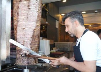 Muş'ta, Döner Ustalarının Zorlu Yaz Mesaisi! Muş’ta, Döner Ustalarının Zorlu Yaz Mesaisi!