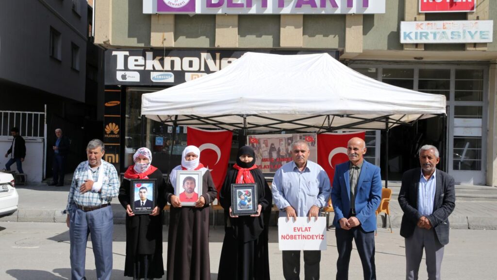 Muş'ta, Evlat Nöbetindeki Ailelerden Dönüş Çağrısı! musta evlat nobetindeki ailelerden donus cagrisi habermeydan