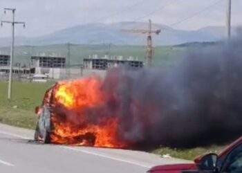 Muş’ta, Seyir Halindeki Otomobil Alevlere Teslim Oldu!