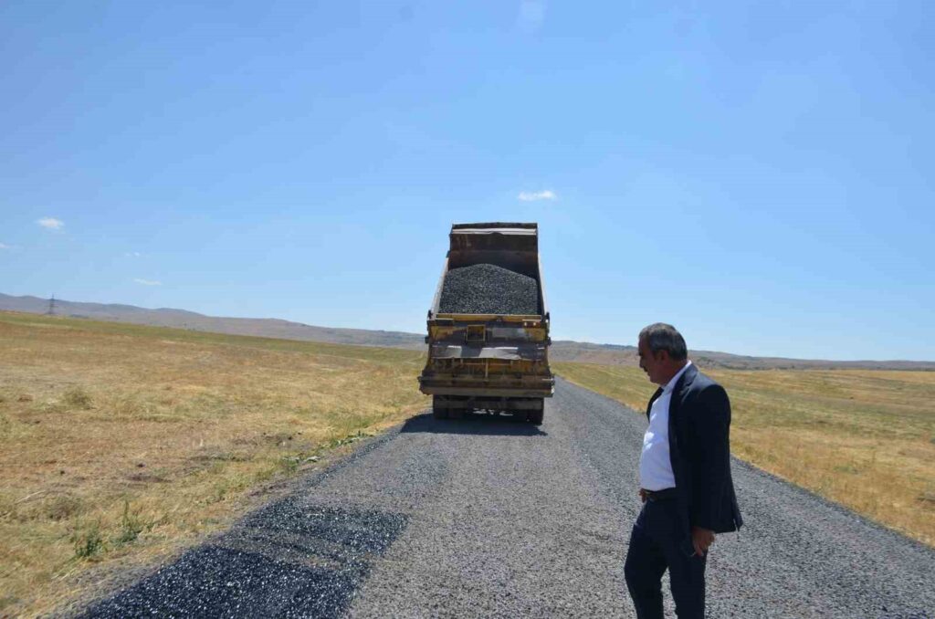 Muş'un Uzgörür Beldesinde, Asfalt, Altyapı ve Üstyapı Yenileniyor! musun uzgorur beldesinde asfalt altyapi ve ustyapi yenileniyor habermeydan