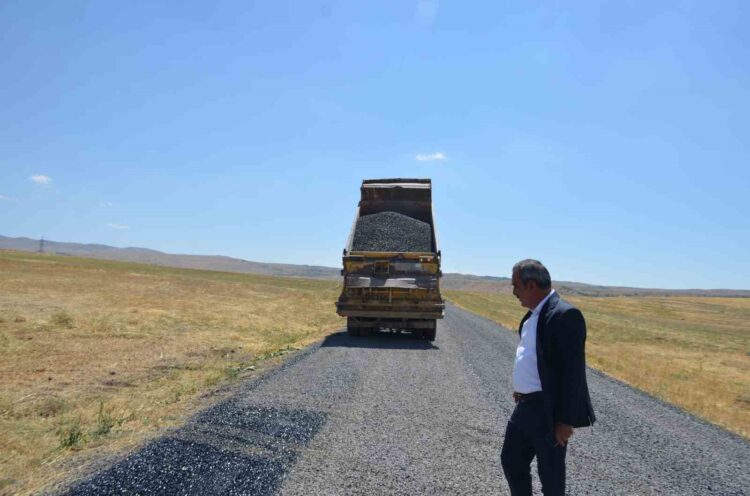 Muş'un Uzgörür Beldesinde, Asfalt, Altyapı ve Üstyapı Yenileniyor! musun uzgorur beldesinde asfalt altyapi ve ustyapi yenileniyor habermeydan