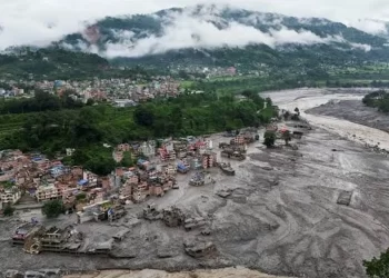 Nepal'de felaketin 3. gününde korkutan gelişme: Doğal baraj taştı, halka 'yüksek yerlere çıkın' uyarısı İstanbul’da 11 aracın karıştığı zincirleme kaza: Çok sayıda kişi yaralandı