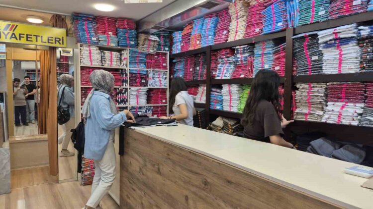Okul kıyafetlerinde yeni dönem başlıyor.