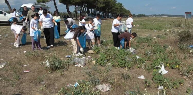 sinoplu minik eller aklimanda kum zambaklarina nefes oldular habermeydan e1786978338539