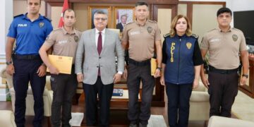 Sinop'ta, Aranan Şahısları Yakalayan Bekçilere Başarı Belgesi! Sinop’ta, Aranan Şahısları Yakalayan Bekçilere Başarı Belgesi!