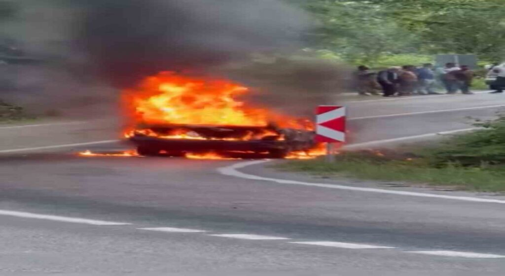 Sinop'ta, Seyir Halindeki Otomobil Alev Alev Yandı! sinopta seyir halindeki otomobil alev alev yandi habermeydan
