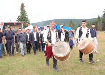 Sinop'un Eymir Köyü'nde Renkli Şenlik! Sinop’un Eymir Köyü’nde Renkli Şenlik!