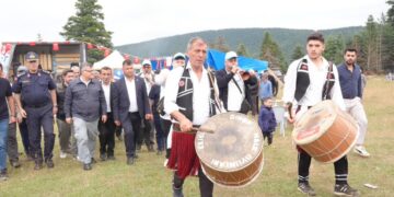Sinop'un Eymir Köyü'nde Renkli Şenlik! Sinop’un Eymir Köyü’nde Renkli Şenlik!