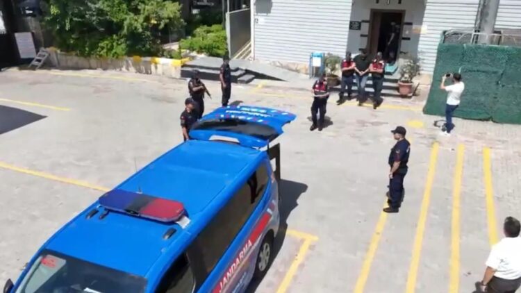 İstanbul'da uyuşturucu operasyonu: 2 şüpheli tutuklandı İstanbul'da uyuşturucu operasyonu...