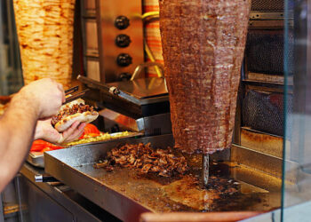 Bakanlık düğmeye bastı: Döner, sucuk ve pastırmada yeni kurallar Bakanlık düğmeye bastı: Döner, sucuk ve pastırmada yeni kurallar