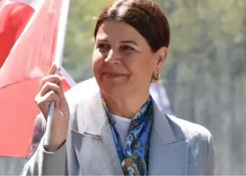 Seçimi CHP ile kazanmıştı: Foça Belediye Başkanı AK Parti'ye katılıyor Seçimi CHP ile kazanmıştı: Foça Belediye Başkanı AK Parti’ye katılıyor