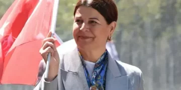Seçimi CHP ile kazanmıştı: Foça Belediye Başkanı AK Parti'ye katılıyor Seçimi CHP ile kazanmıştı: Foça Belediye Başkanı AK Parti’ye katılıyor