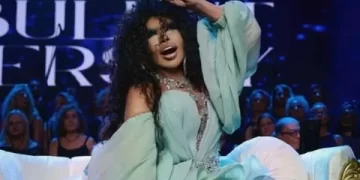 Bülent Ersoy sahneye çıktı geceye damga vurdu Bülent Ersoy sahneye çıktı geceye damga vurdu