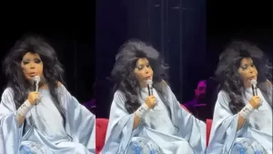 Bülent Ersoy sahneye çıktı geceye damga vurdu Bulent Ersoy sahneye cikti geceye damga vurdu1 habermeydan