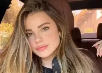 Ezgi Eyüboğlu kimdir? Ezgi Eyüboğlu kimdir?