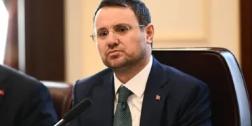 Fon soruşturmasında yeni operasyon: 15 şüpheliden 14'ü yakalandı Fon soruşturmasında yeni operasyon: 15 şüpheliden 14’ü yakalandı