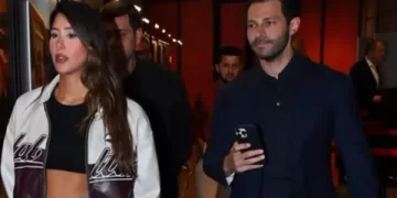 Hakan Sabancı sergiye kız arkadaşıyla katıldı Hakan Sabancı sergiye kız arkadaşıyla katıldı