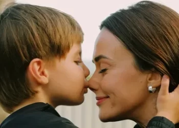 Hande Soral gözyaşlarını tutamadı! Oğlu okula başladı Hande Soral gözyaşlarını tutamadı! Oğlu okula başladı
