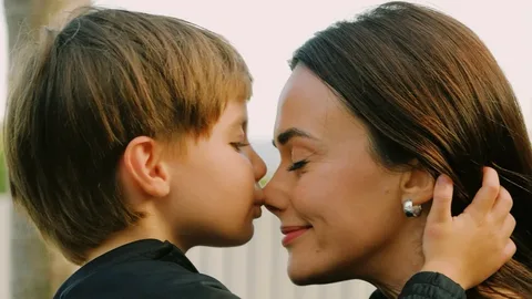 Hande Soral gözyaşlarını tutamadı! Oğlu okula başladı Hande Soral Oglu okula basladi habermeydan