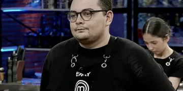 Mutfaktan siyasete geçiş: MasterChef Eray parti rozetini taktı Mutfaktan siyasete geçiş: MasterChef Eray parti rozetini taktı