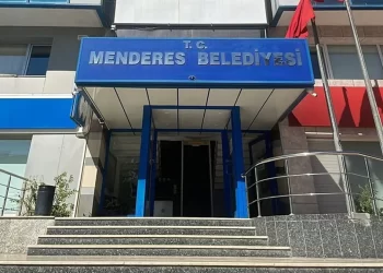 Menderes Belediyesi soruşturmasında ikinci operasyon: Eski başkanvekili dahil 9 gözaltı Menderes Belediyesi soruşturmasında ikinci operasyon: Eski başkanvekili dahil 9 gözaltı
