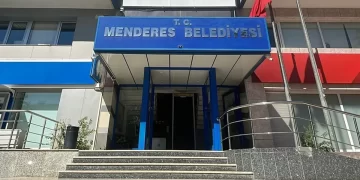 Menderes Belediyesi soruşturmasında ikinci operasyon: Eski başkanvekili dahil 9 gözaltı Menderes Belediyesi soruşturmasında ikinci operasyon: Eski başkanvekili dahil 9 gözaltı
