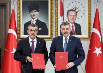 Okullarda güvenlik alarmı: 7 bakanlık harekete geçti, yeni tedbirler devrede Okullarda güvenlik alarmı: 7 bakanlık harekete geçti, yeni tedbirler devrede