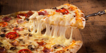 Pizza Hut’ta 2,7 milyar dolarlık satış! CEO görevden ayrıldı Pizza Hut’ta 2,7 milyar dolarlık satış! CEO görevden ayrıldı