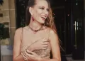 Serenay Sarıkaya Paris’te podyuma çıktı Serenay Sarıkaya Paris’te podyuma çıktı